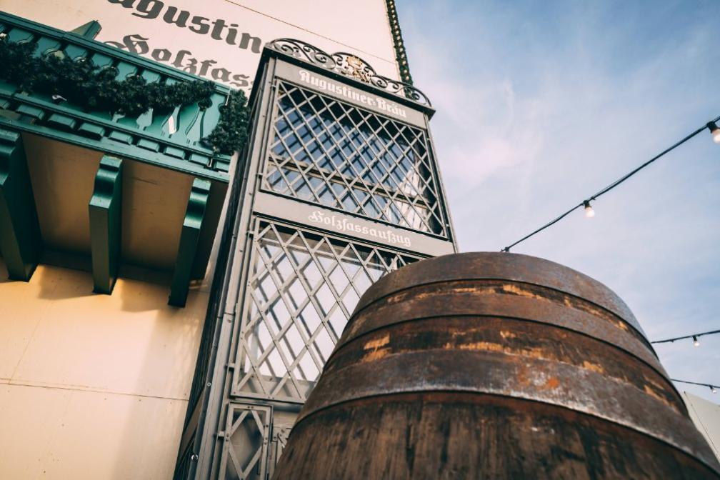 Das beliebte Augustiner-Bier gibt’s aus den „Hirschen“, so heißen die traditionellen Holzfässer mit 200 Litern Fassungsvermögen