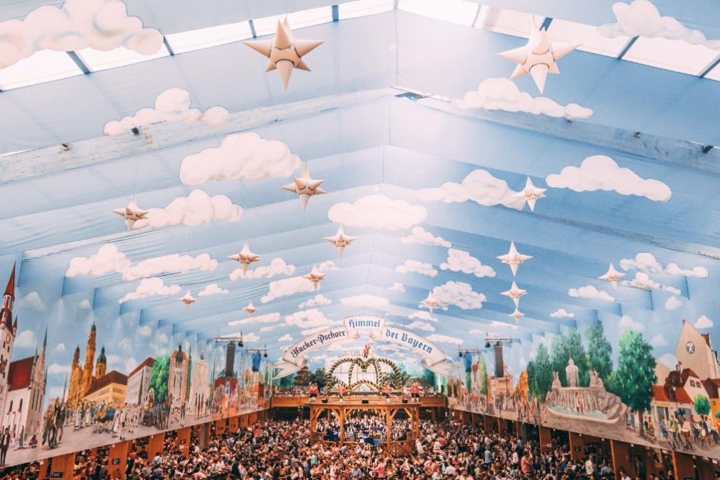 Der berümte Himmel im Hacker Festzelt
