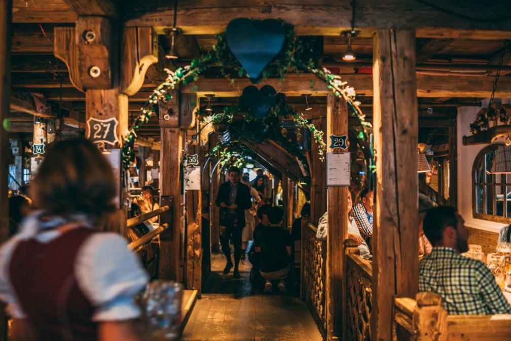 Architektur in der Käfer-Wiesn-Schänke 