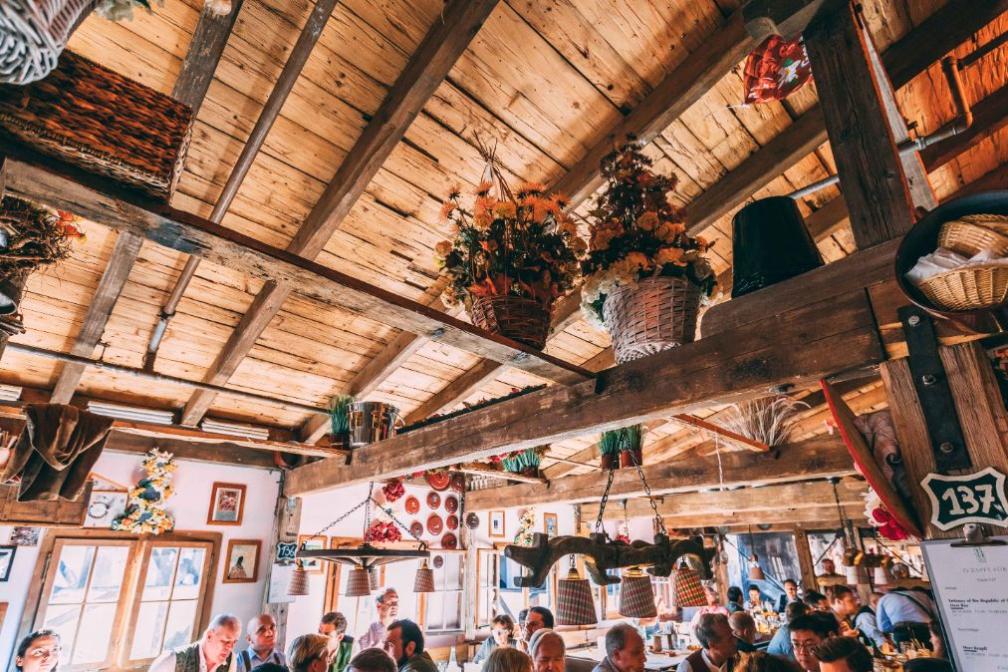 Architektur in der Käfer-Wiesn-Schänke 