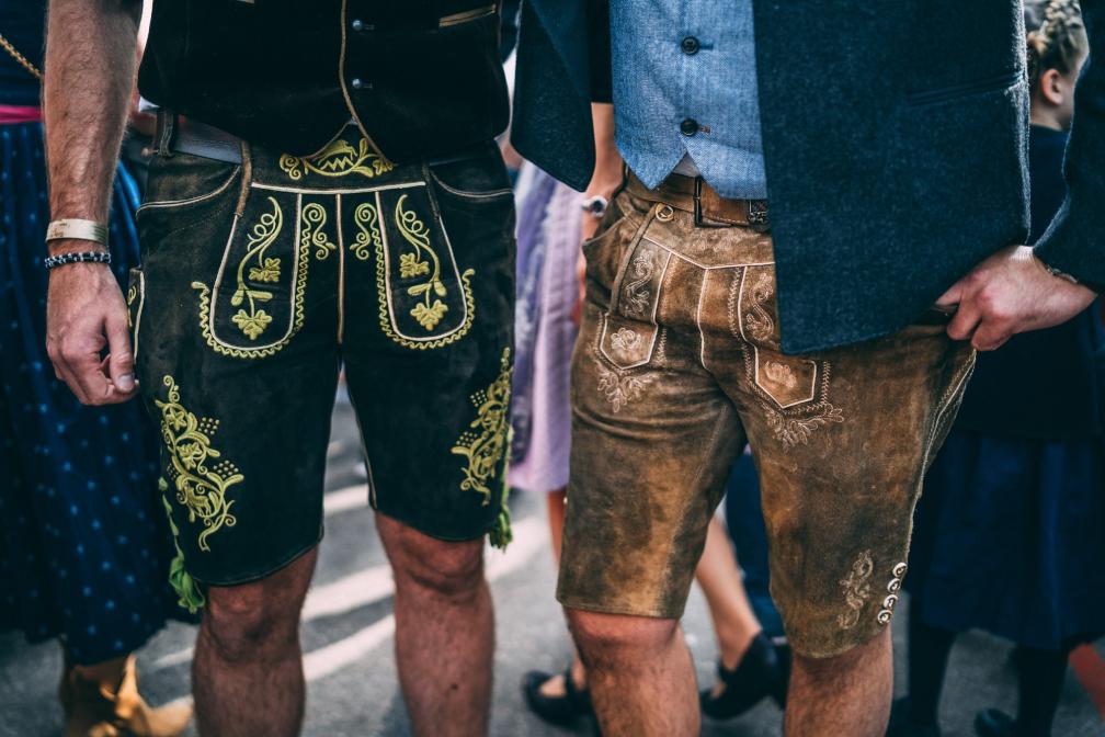 Zwei Herren in schöner Lederhose