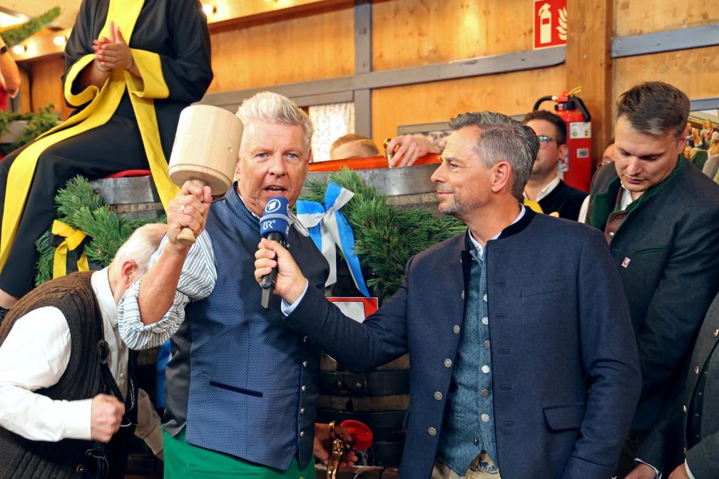 OB Dieter Reiter unmittelbar nach dem Anstich