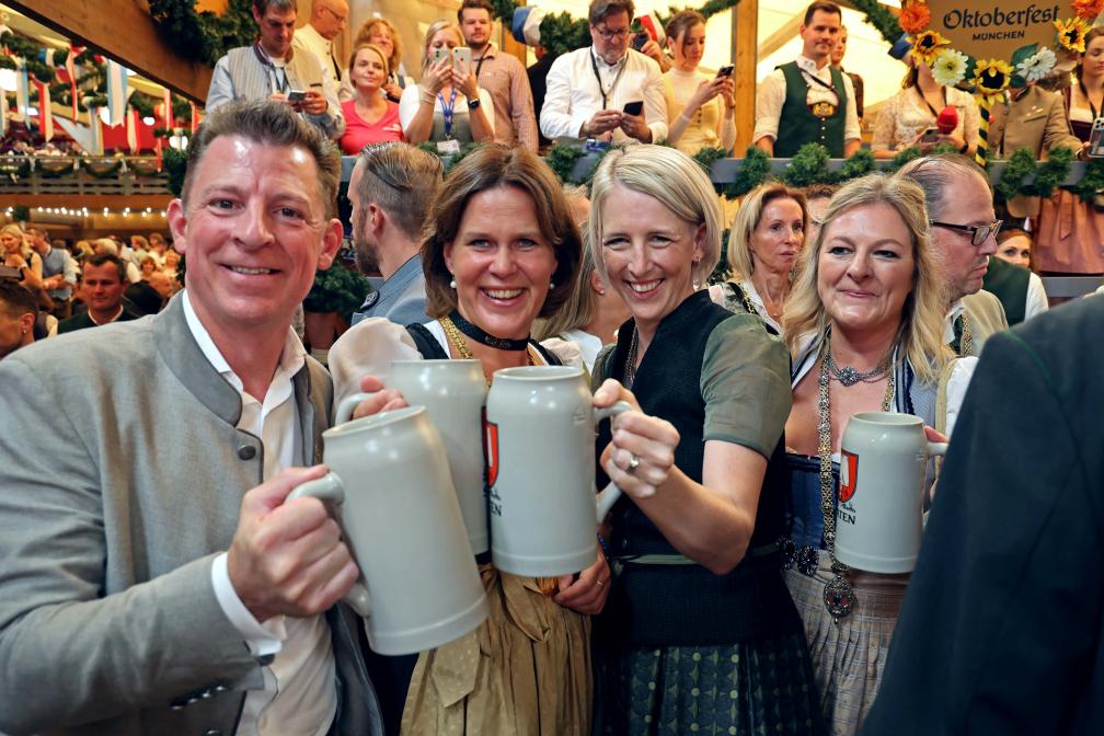 Nach dem Anstich im Schottenhamel