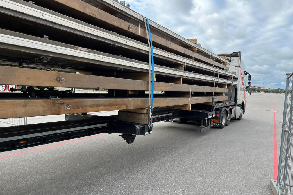 Die ersten Schwerlasttransporte erreichten die Theresienwiese
