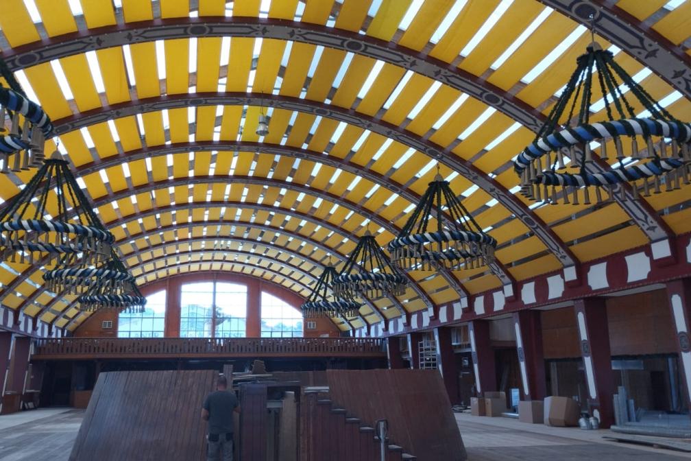In drei Wochen schaut es im Löwenbräu-Festzelt auch ganz anders aus. 