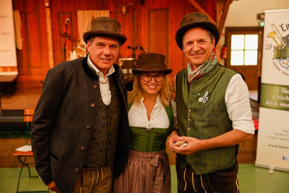 Wirte Peter und Petra Schöniger mit Winfried Frey (künstlerische Leitung)