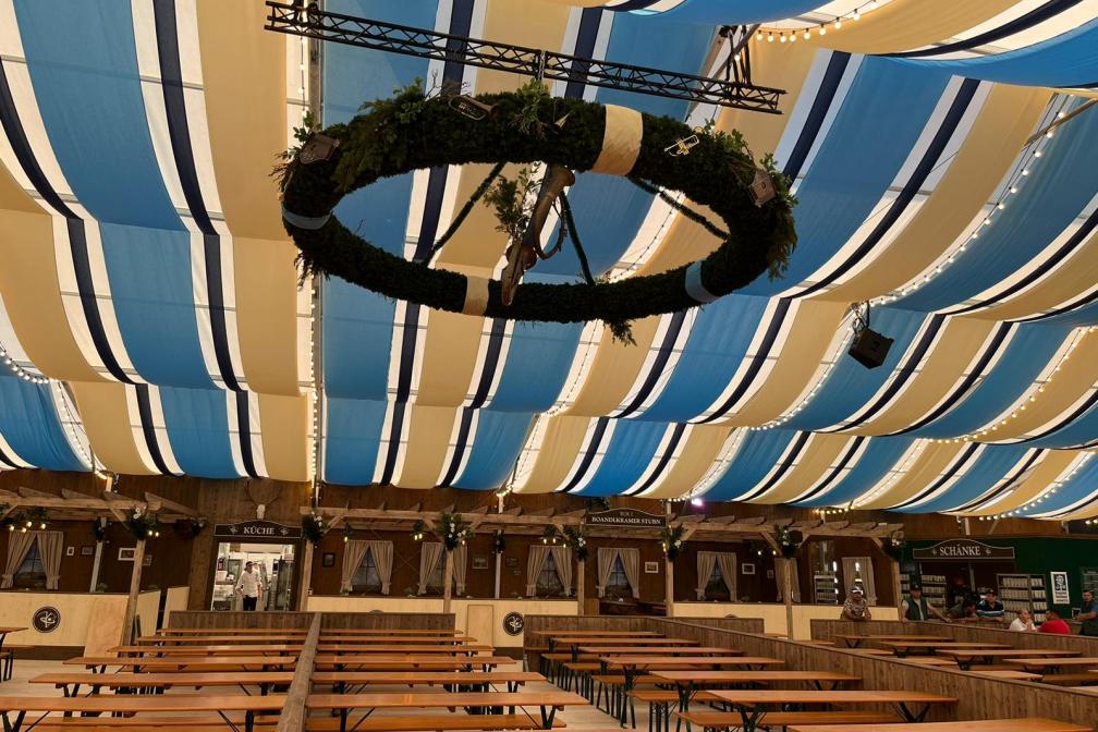 Blick ins neue Musikantenzelt Boandlkramerei 