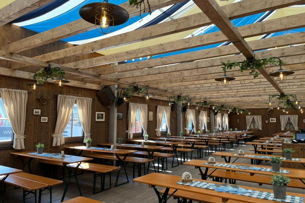 Blick ins neuen Musikantenzelt Boandlkramerei auf der Veranstaltung Oide Wiesn