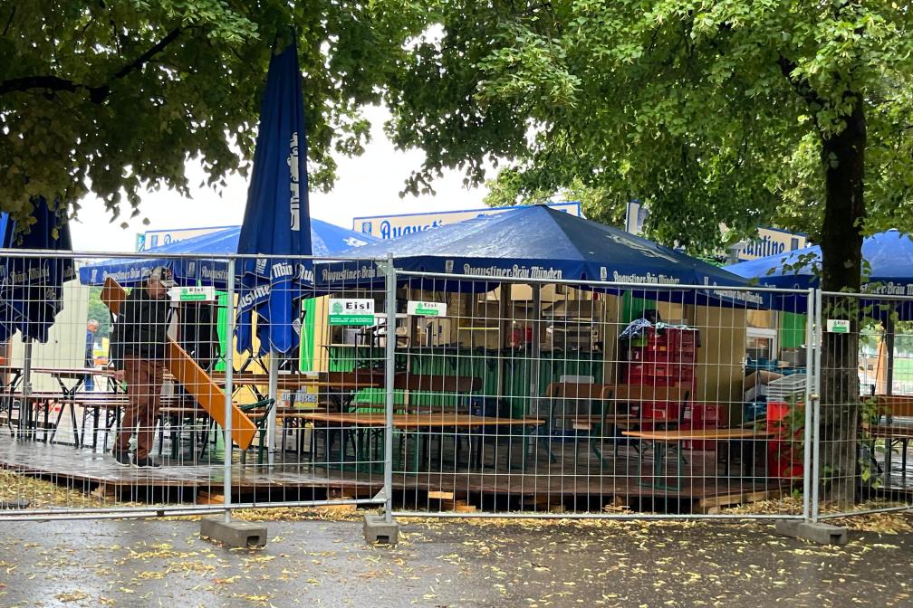 Die beliebten "Wiesnkantinen" öffnen Ende der zweiten Aufbau-Woche. 