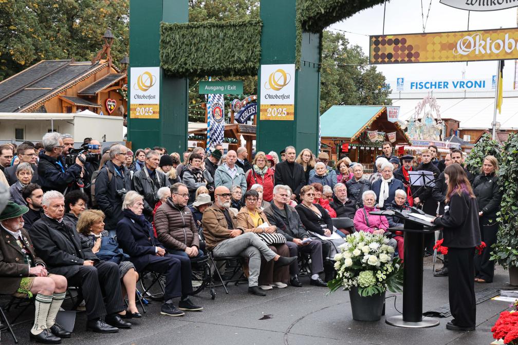 Auch zahlreiche Hinterbliebene und Opfer nahmen an dem Gedenken teil.