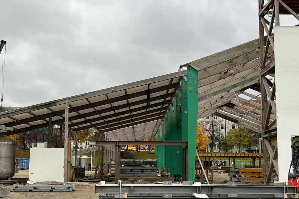 Abbau der großen Festzelte - hier vom Hofbräu Festzelt