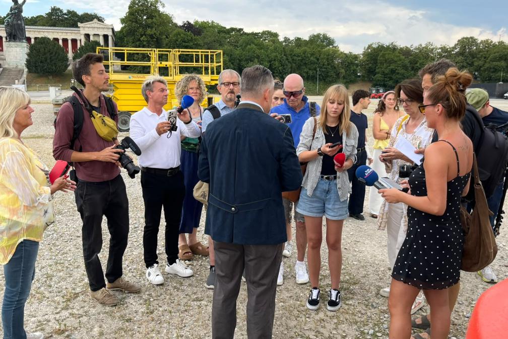 Das Medieninteresse war zum Aufbaustart groß.