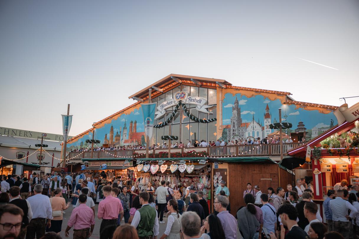 Hacker-Festzelt (Himmel der Bayern)