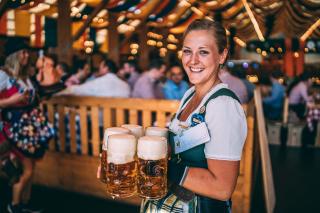 bedienungen_tracht_sebastian_lehner-09569.jpg