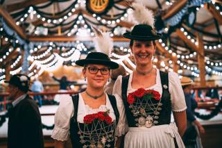 Historische Trachten sieht man oft auf der Oidn Wiesn Historische Trachten sieht man oft auf der Oidn Wiesn
