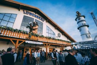 Das Löwenbräu-Festzelt auf dem Münchner Oktoberfest