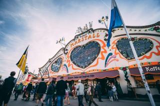 Das Marstall Festzelt auf dem Münchner Oktoberfest. Das Marstall Festzelt auf dem Münchner Oktoberfest.