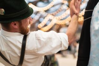 Trachtentanz im Festzelt Tradition auf der Oidn Wiesn