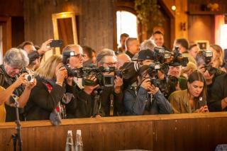 Medienschaffende bei Ihrer Arbeit während des Oktoberfest-Presserundgangs Medienschaffende bei Ihrer Arbeit während des Oktoberfest-Presserundgangs