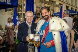 WirtshausWiesn Gregor Lemke und König Ludwig WirtshausWiesn Gregor Lemke und König Ludwig