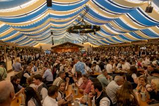 Das Musikantenzelt Boandlkramerei auf der Veranstaltung Oide Wiesn Das Musikantenzelt Boandlkramerei auf der Veranstaltung Oide Wiesn