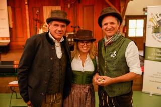 Wirte Peter und Petra Schöniger mit Winfried Frey (künstlerische Leitung)