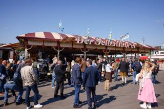 Auch auf der Veranstaltung Oide Wiesn weht ein neuer Fahrtwind. Auch auf der Veranstaltung Oide Wiesn weht ein neuer Fahrtwind.