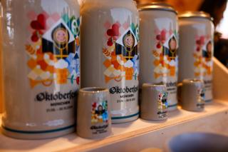 Begehrtes Souvenir: Die offiziellen Sammlerkrüge zum Oktoberfest