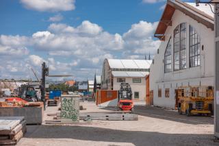 Die 14 großen Zelte schmücken bereits die Wirtsbudenstraße Die 14 großen Zelte schmücken bereits die Wirtsbudenstraße
