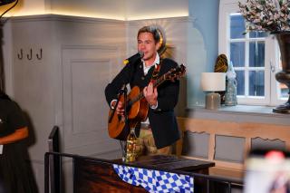 Beni Hafner - besser bekannt als Oimara - spielte seinen Wiesn-Hit "Wackelkontakt. Beni Hafner - besser bekannt als Oimara - spielte seinen Wiesn-Hit "Wackelkontakt.
