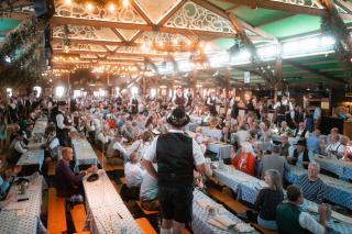 Blick ins Volkssängerzelt Schützenlisl® auf dem Oktoberfest Blick ins Volkssängerzelt Schützenlisl® auf dem Oktoberfest