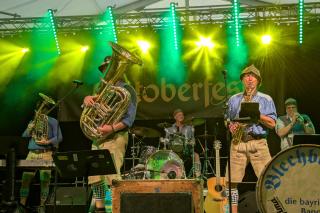 Die Blechblosn spielten die drei Songs der Finalisten auf der Brass Wiesn. Die Blechblosn spielten die drei Songs der Finalisten auf der Brass Wiesn.