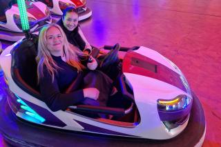 Beim Autoscooter Distel kann man mit Handgasbetätigung fahren. Beim Autoscooter Distel kann man mit Handgasbetätigung fahren.