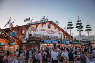 Die Festhalle Schottenhamel auf dem Oktoberfest