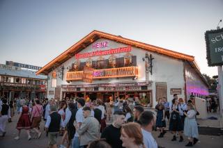 Heinz Wurst- und Hühnerbraterei