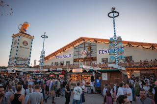 Das Paulaner Festzelt auf dem Oktoberfest