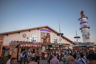 Das Löwenbräu Festzelt auf dem Oktoberfest