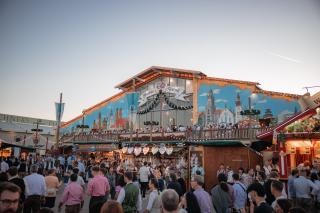 Das Hacker Festzelt auf dem Oktoberfest