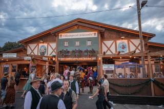 Das Volkssängerzelt Schützenliesl auf der Oidn Wiesn