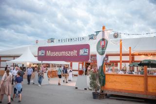 Das Museumszelt auf der Oidn Wiesn Das Museumszelt auf der Oidn Wiesn