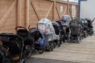 Kinderwagen-Stellplatz am Festzelt Tradition