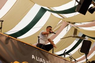 Fenzl präsentierte seinen Song "Bierdringa" auf dem Oktoberfest