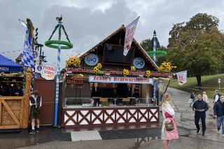 Zehles Bratwursthüttn Frontalansicht Zehles Bratwursthüttn