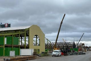 Abbau der großen Festzelte