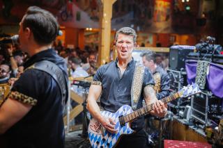 Die Cagey Strings spielen seit mehr als 25 Jahren auf dem Oktoberfest im Hacker Festzelt