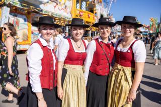 Trachtengruppe auf dem Oktoberfest 