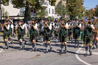 Musikgruppe beim Trachten- und Schützenzug