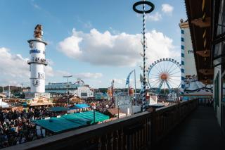Blick auf die gutr besuchte Wirtsbudenstraße