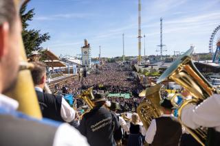 Die Kapellen der Großen Festzelte sorgten für Gänsehautstimmung  