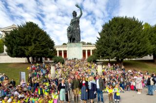 Gruppenfoto mit den zahlreichen Vorschulkindern